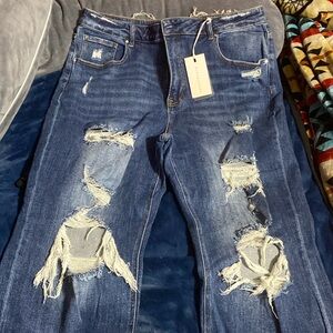 NEW WITH TAGS RISEN DARK WASH DISTRESSED BOYFRIEND JEANS!!
